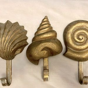 Seashell Wall Hooks.